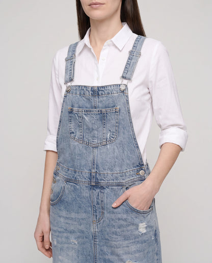 Robe salopette longue en denim Faubourg, coloris bleu clair, détail de la bavette et des boucles