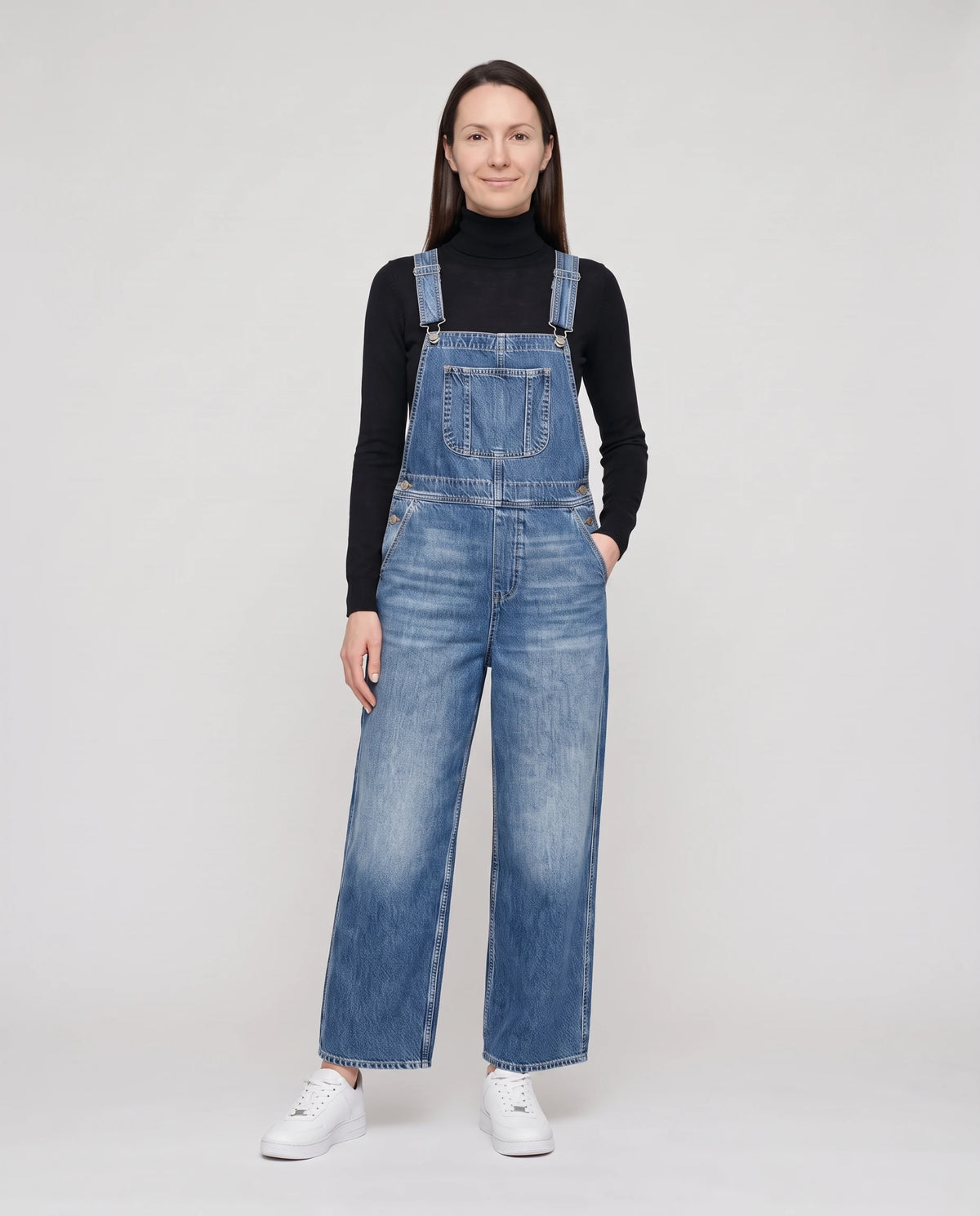 Salopette femme en denim jambes larges La Bourgeoise, coloris bleu, vue de face en pied