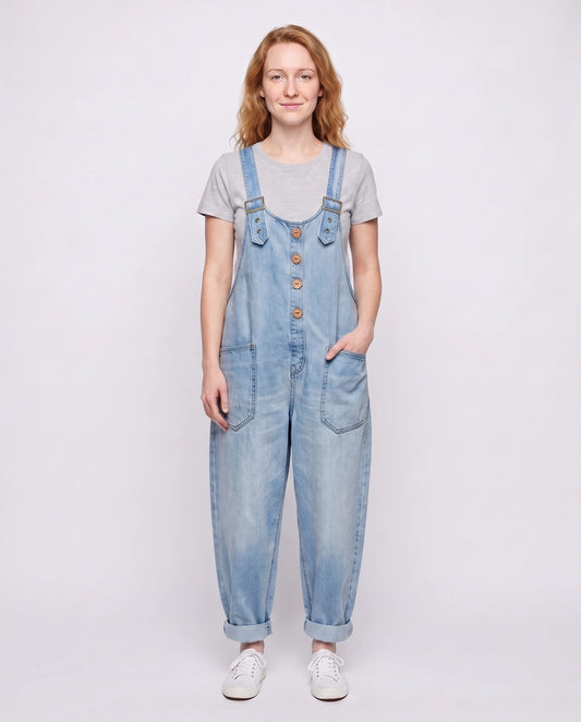 Salopette femme ample effet denim La Tournée, coloris bleu clair, vue de face en pied