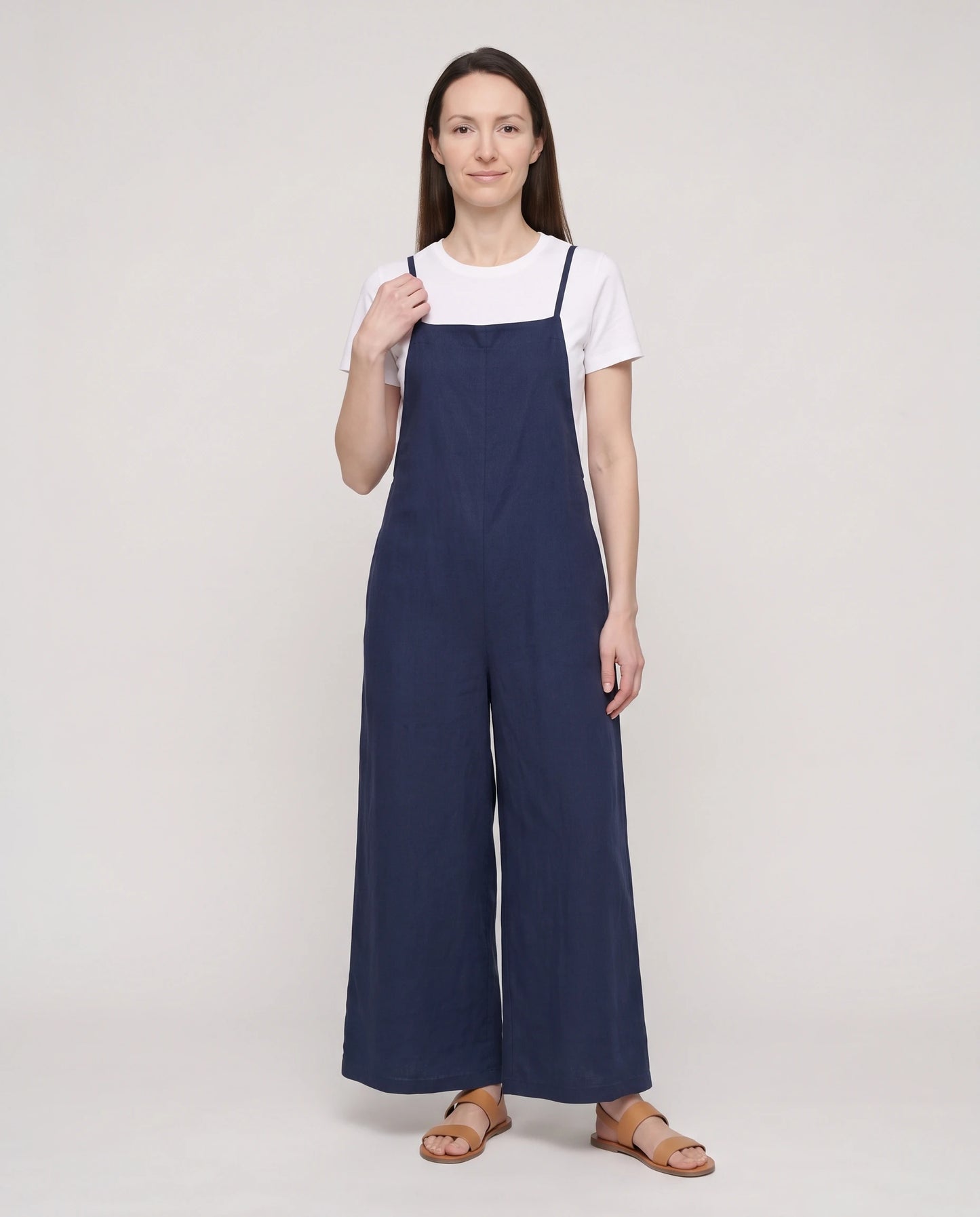 Salopette femme large en coton et lin La Palazzo, coloris bleu marine, vue de face en pied