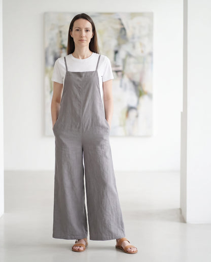 Salopette femme large en coton et lin La Palazzo, coloris gris, portée en ville
