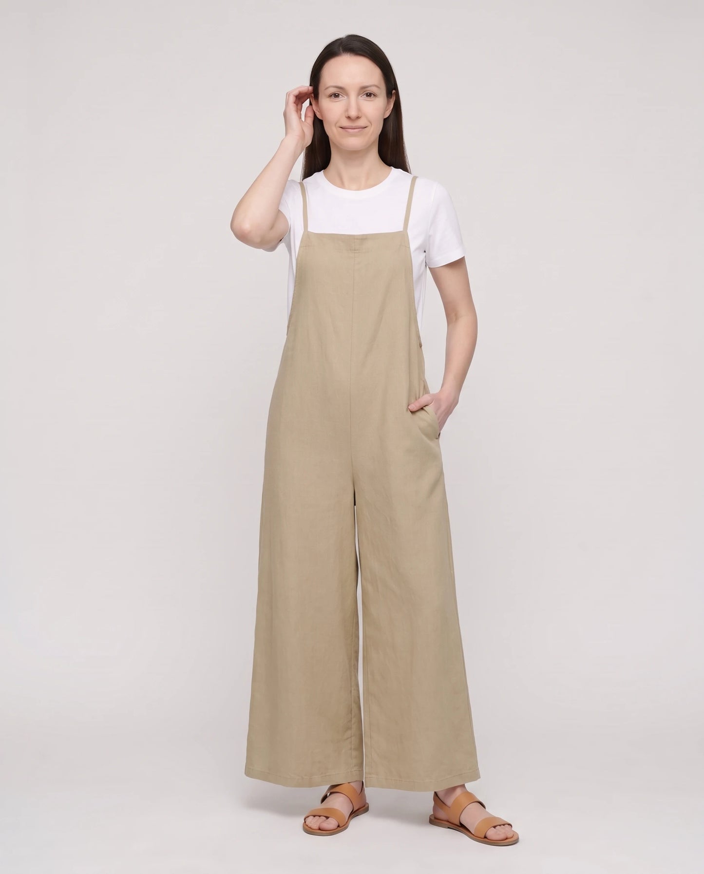 Salopette femme large en coton et lin La Palazzo, coloris kaki clair, vue de face en pied