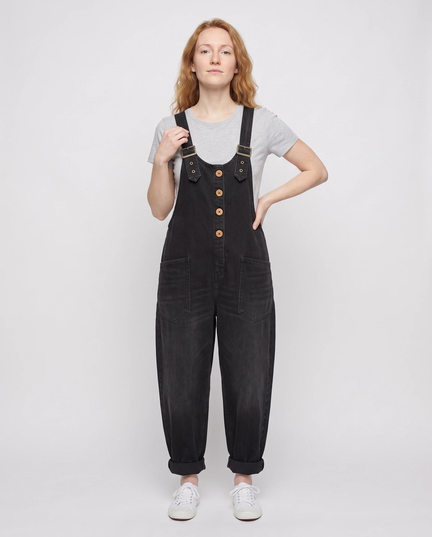 Salopette femme ample effet denim La Tournée, coloris noir, vue de face en pied