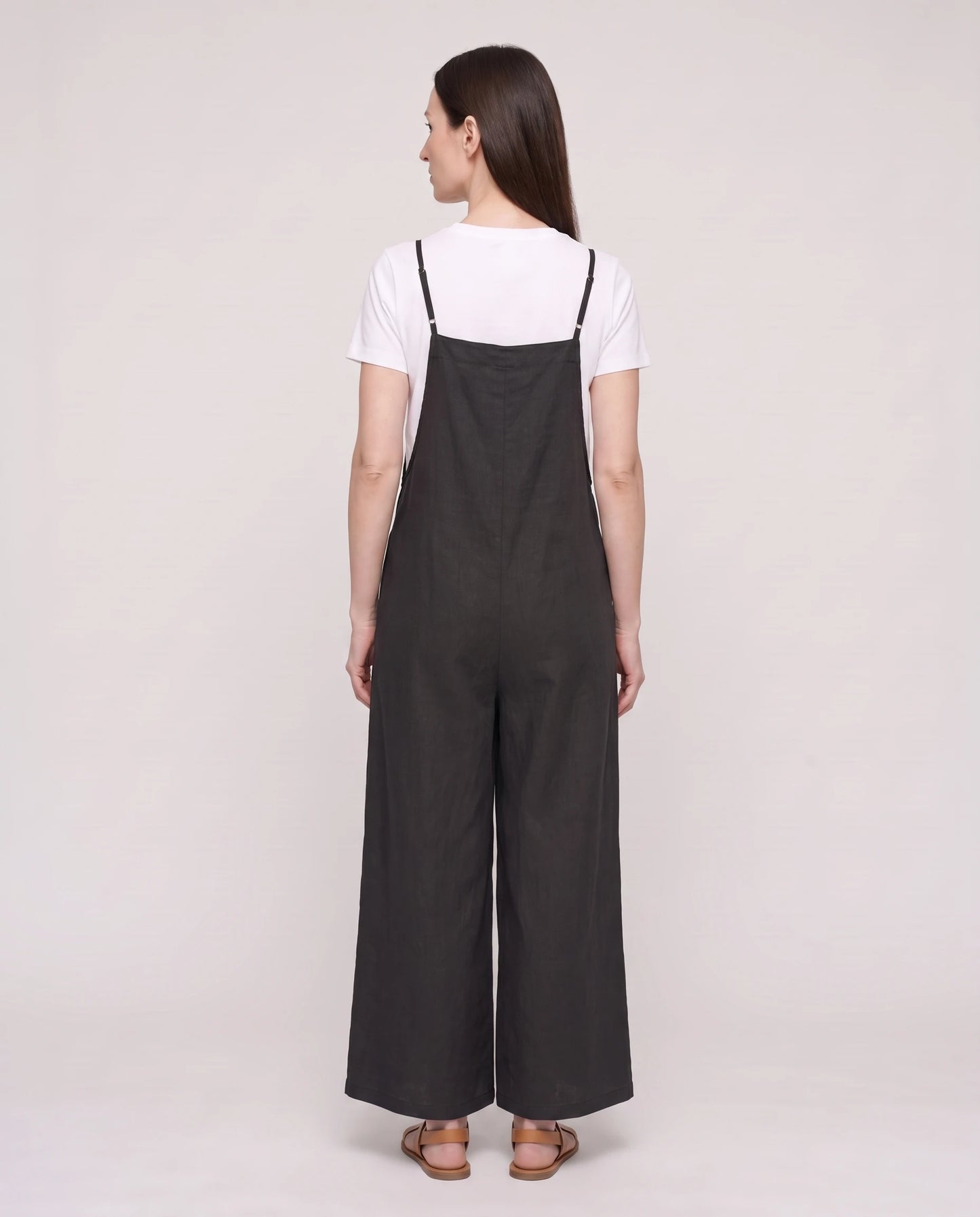 Salopette femme large en coton et lin La Palazzo, coloris noir, vue de dos de trois quarts