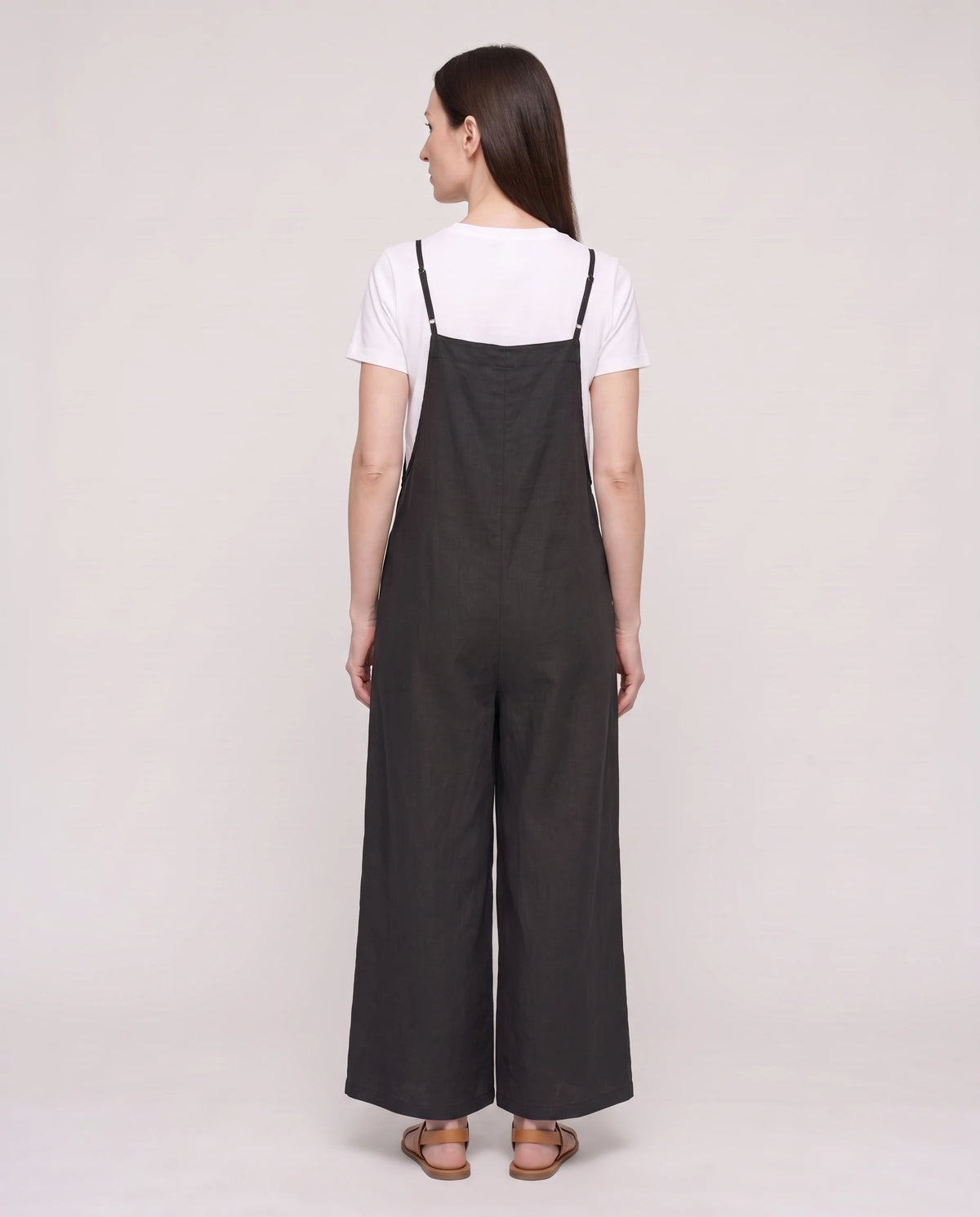 Salopette femme large en coton et lin La Palazzo, coloris noir, vue de dos de trois quarts