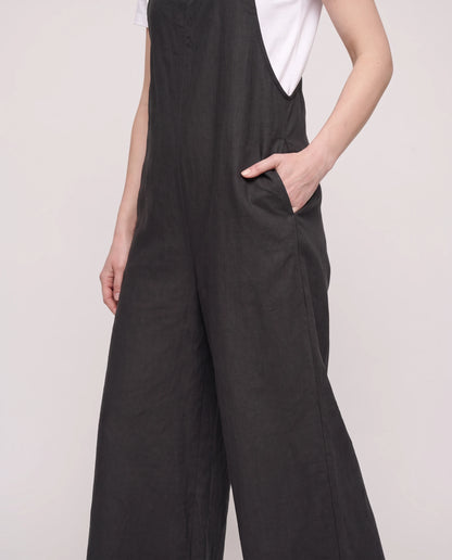 Salopette femme large en coton et lin La Palazzo, coloris noir, détail de la bavette et de la poche