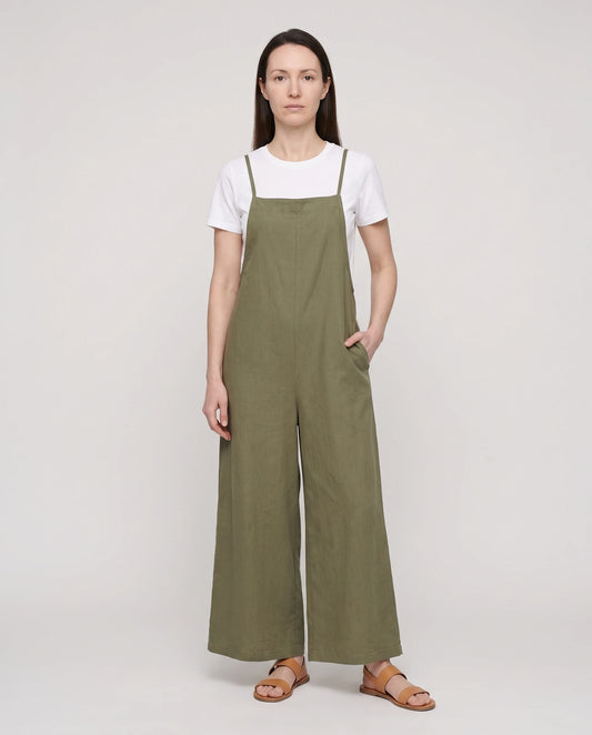 Salopette femme large en coton et lin La Palazzo, coloris vert militaire, vue de face en pied